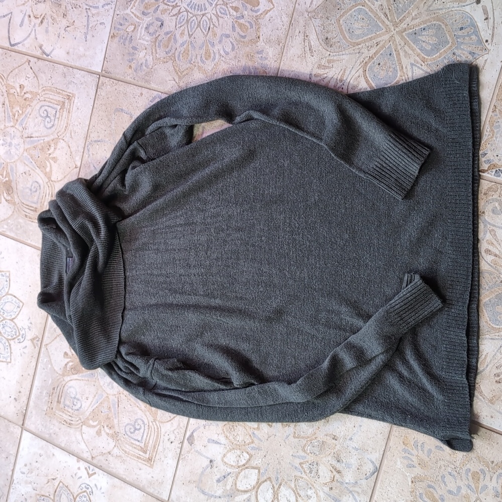 NWOT Madison Lily Cowl Neck Sweater - Small